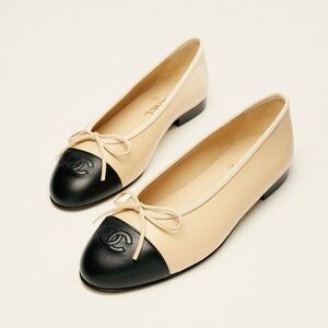 CHANEL Two-Tone Beige and Black Loafers
